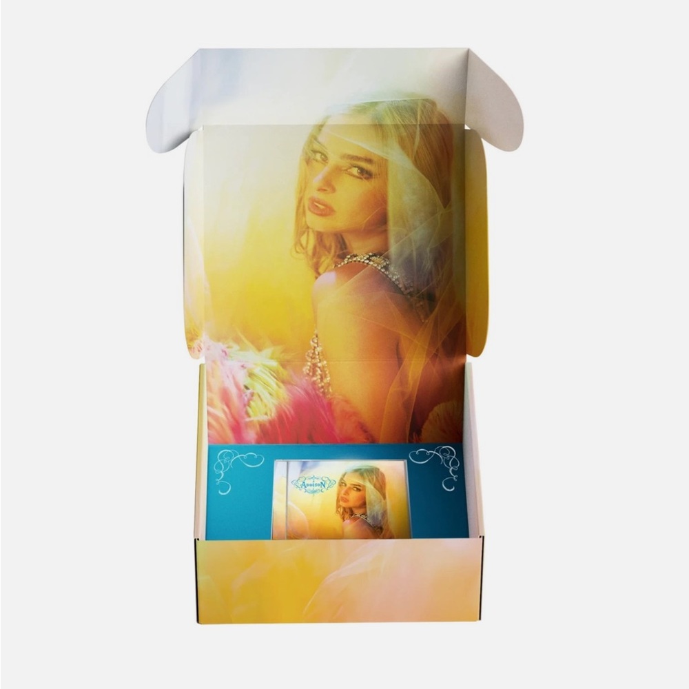 Addison Rae T-shirt + CD Box set Rare - Picture 5 of 5